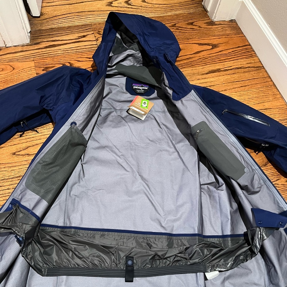 Patagonia mens jacket Brand new w/tags (was $699) navy blue powslayer size med